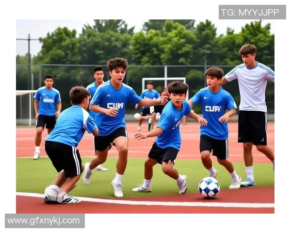 足球明星的职业发展之路：从青训到巅峰的奋斗与挑战