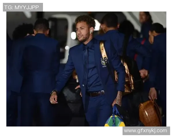 足球明星身着西装挑战极限场上风采尽显引发热议